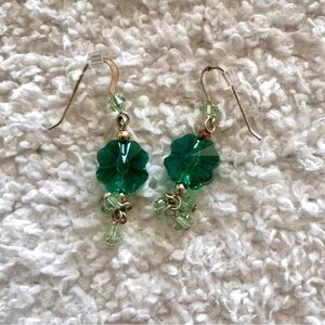 NWOT Lucky Charm Shamrock Dangle Earrings – Emerald Green Crystal 🍀✨